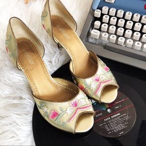 SEYCHELLES Heels Size 7 NWOB Gold Floral Mules